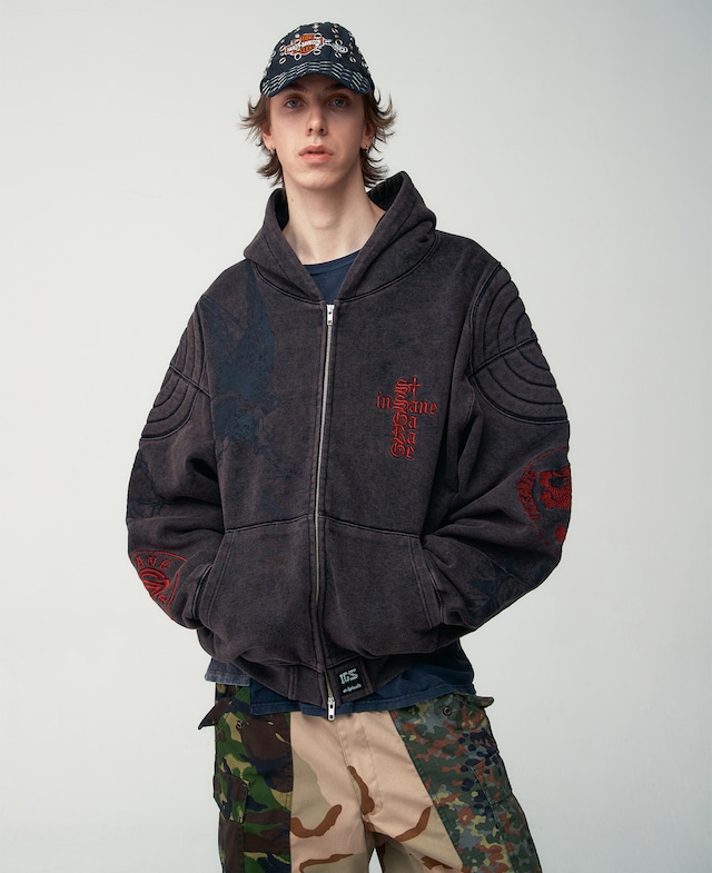 ☆THE BOYZ ソヌ 着用!!【INSANE GARAGE】INSANE EMBROIDERED ☆THE BOYZ ソヌ 着用!!【INSANE GARAGE】INSANE EMBROIDERED