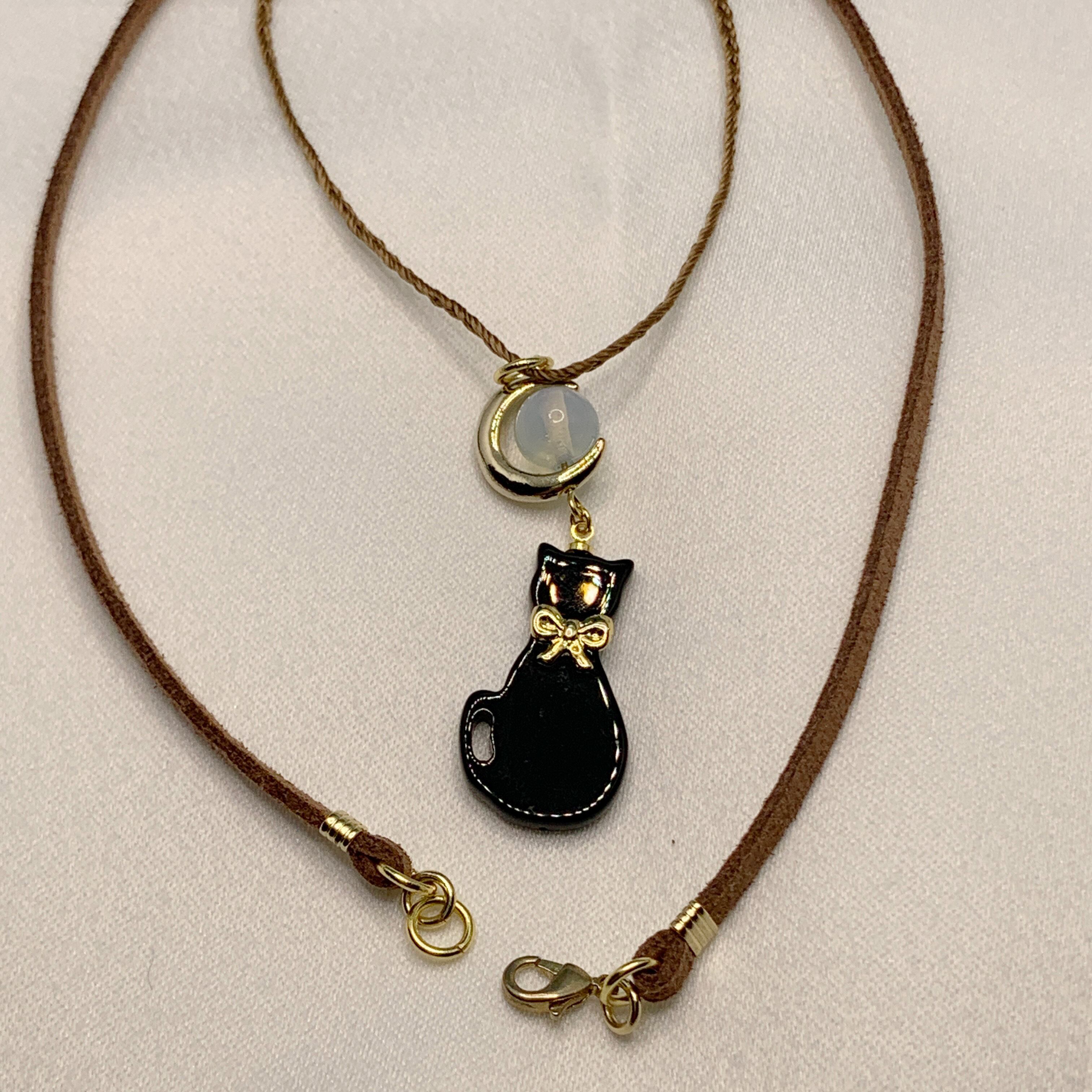 黒猫&人工オパール 編みネックレス