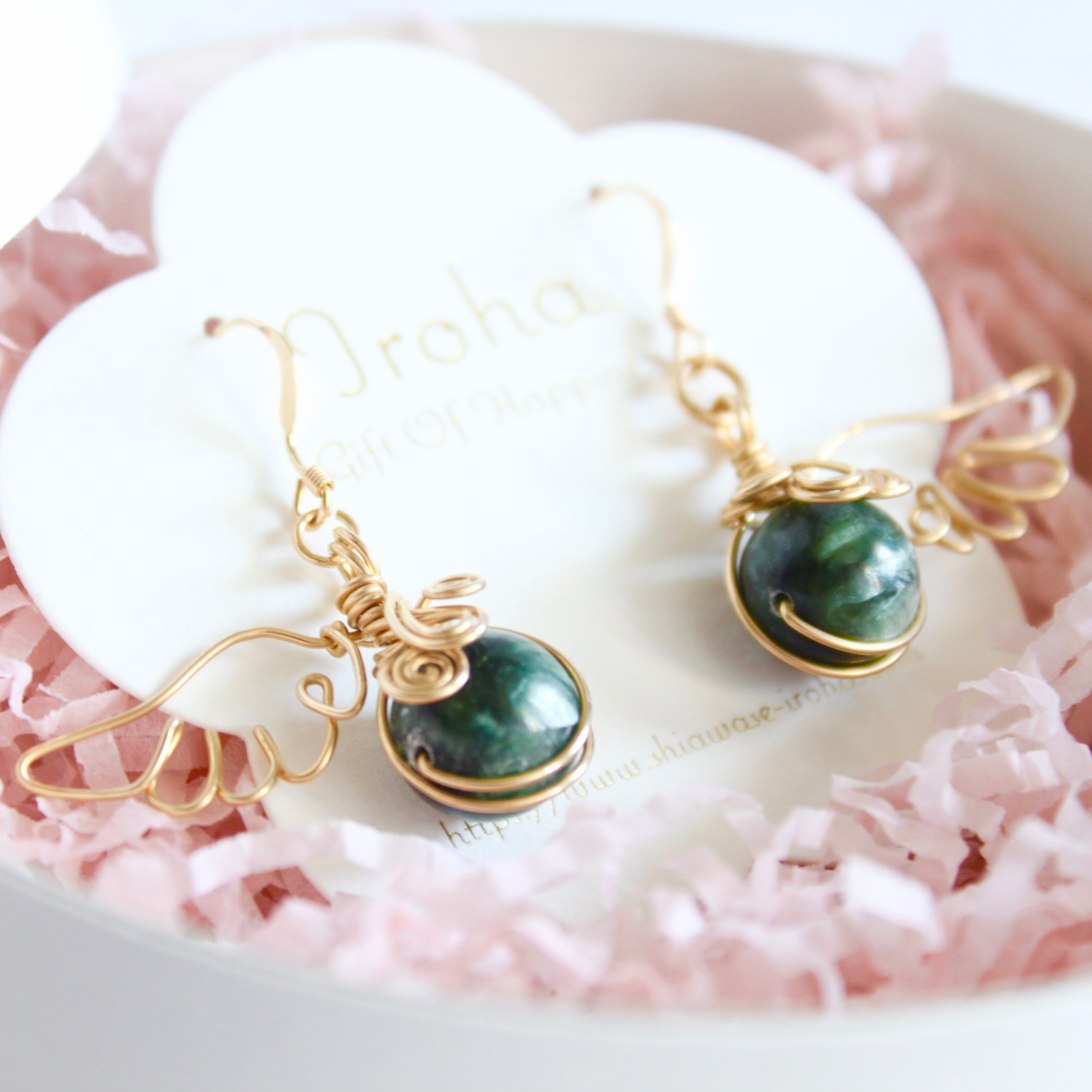 天使の羽の耳飾り〜セラフィナイト〜【金具の変更ができます！】 | IROHA