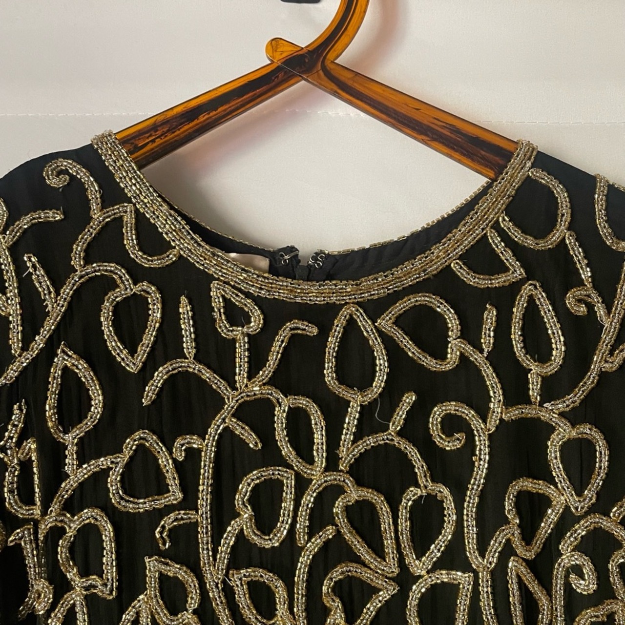 ブラック総ビーズ刺繍トップス | Boutique888