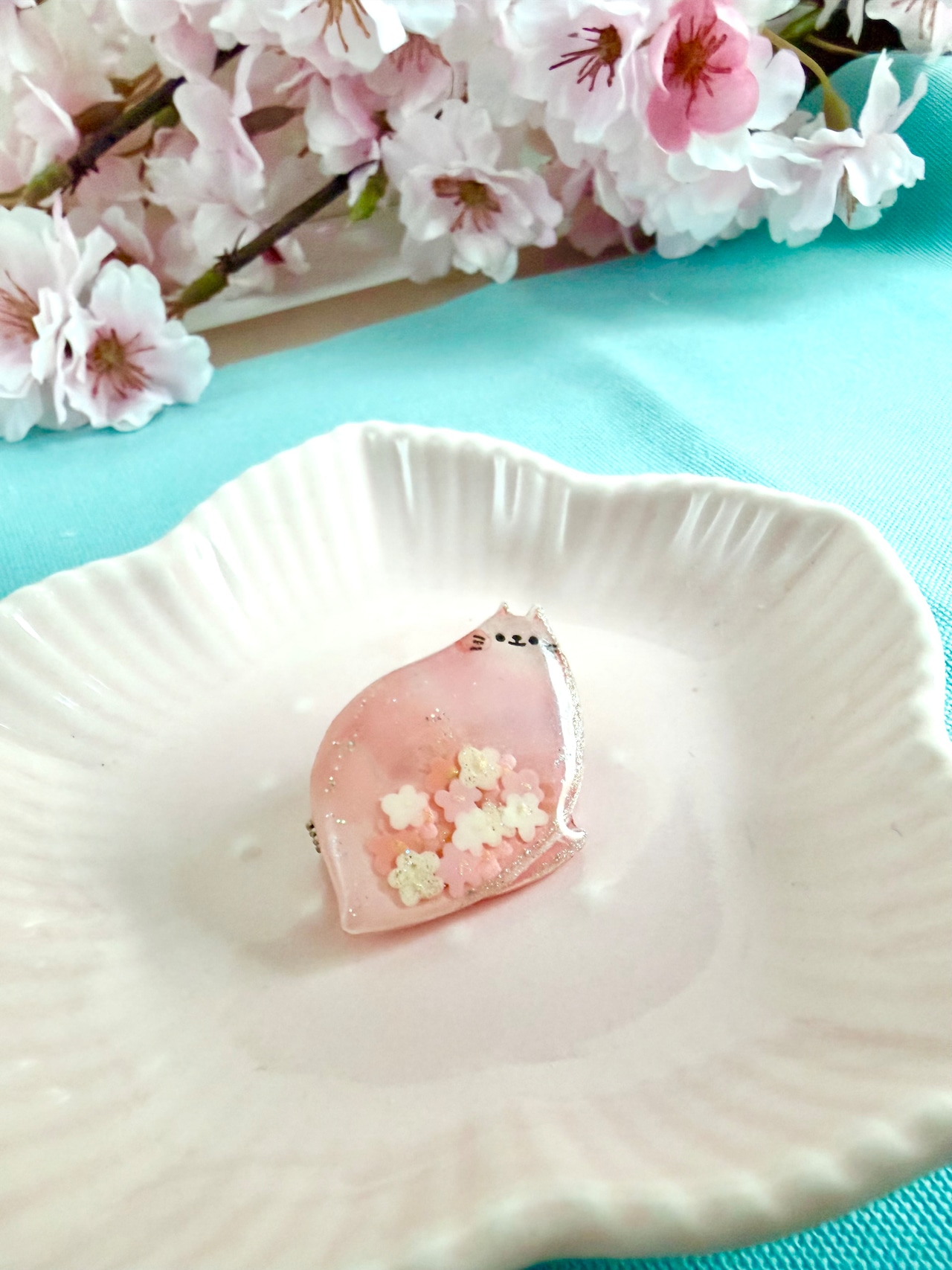 ブローチ『桜の花びらにゃんこ☆』