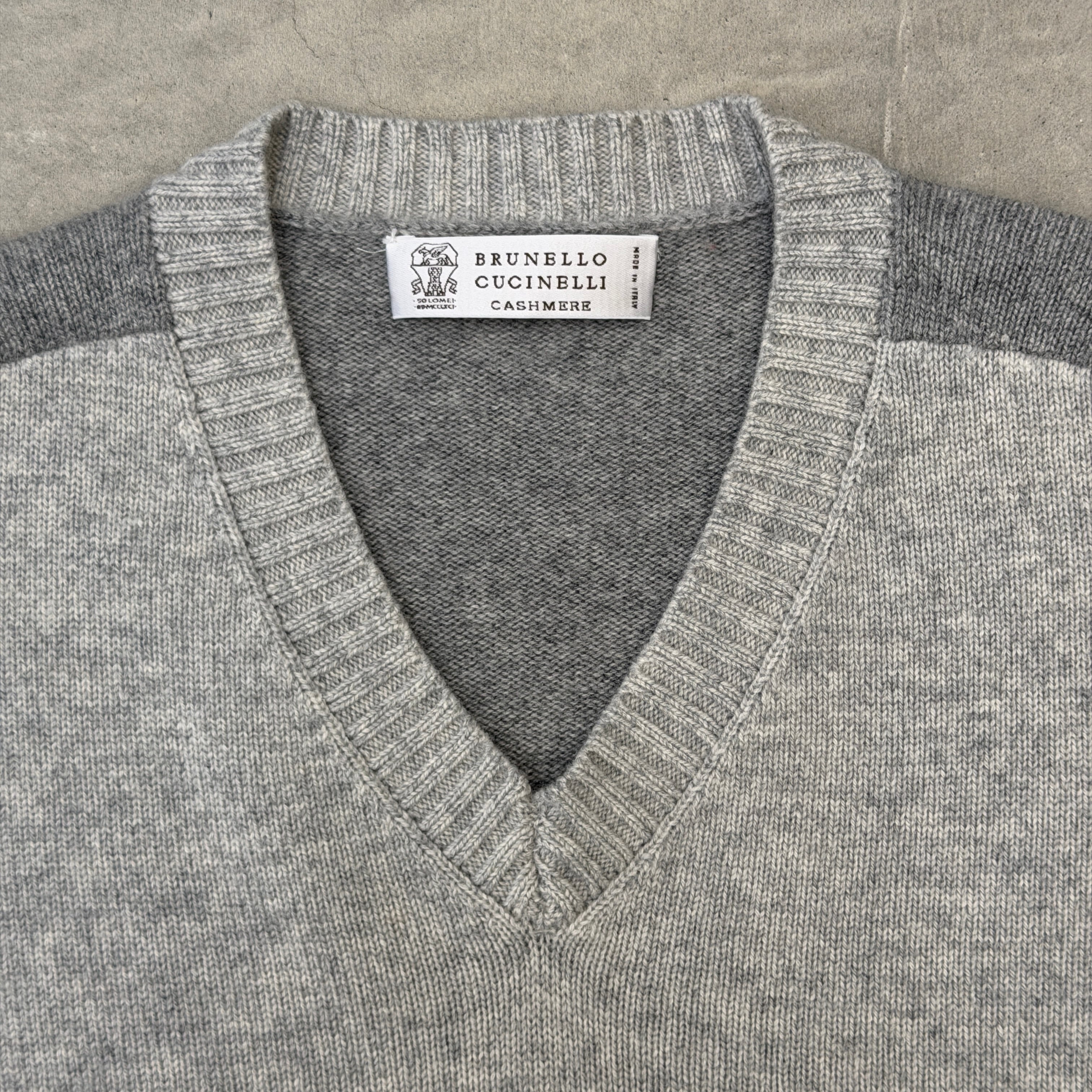 BRUNELLO CUCINELLI Cashmere V-neck knit Gray 50 | ASSET VINTAGE