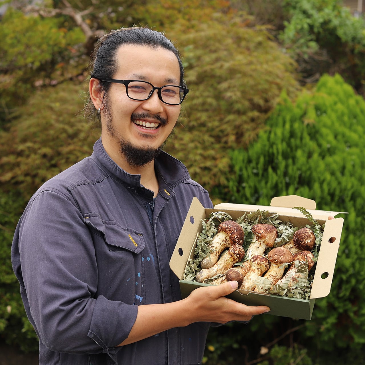 香りの良い国産品 【贈答用松茸】 約200g（約4本） | 信州松茸屋 茸王-松覇