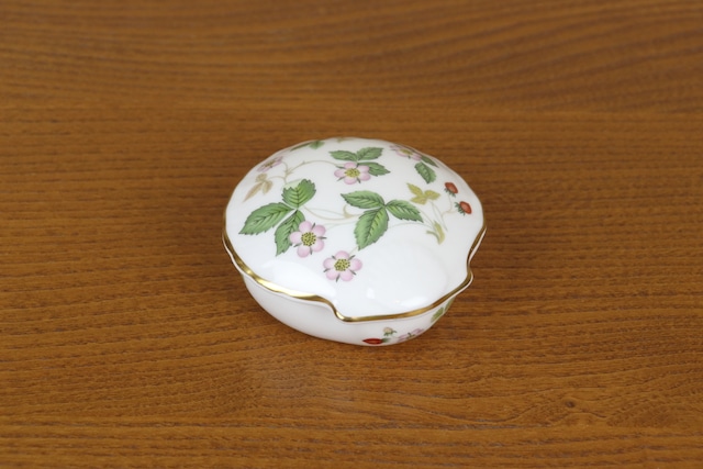 ウェッジウッド　ワイルドストロベリー　小物入れ　蓋付き　シェル型　貝殻　ケース　苺　WEDGWOOD　WILD STRAWBERRY　イギリス　ヴィンテージ　せ33