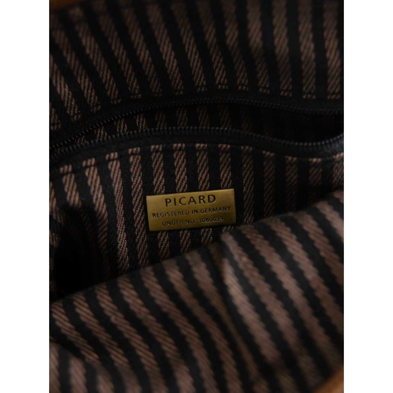 【PICARD】Water Buffalo Leather Crossbody Bag（ピカード 水牛レザー クロスボディバッグ ショルダーバッグ）