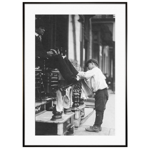 人物写真 1910年 靴磨きの12歳の少年 インテリアモノクロアートポスター額装 ヴィンテージ写真 AS2425