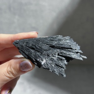 ブラックカイヤナイト 原石 05◇Black Kyanite ◇天然石・鉱物・パワーストーン