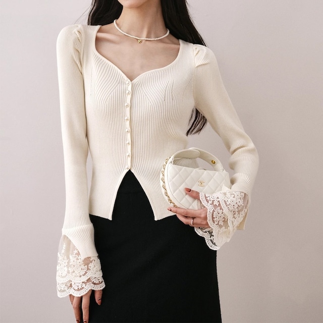 ワイドレースカラー+パールボタン パフスリーブニットトップス ホワイト NI00419 ワイドレースカラー+パールボタン パフスリーブニットトップス ホワイト NI00419