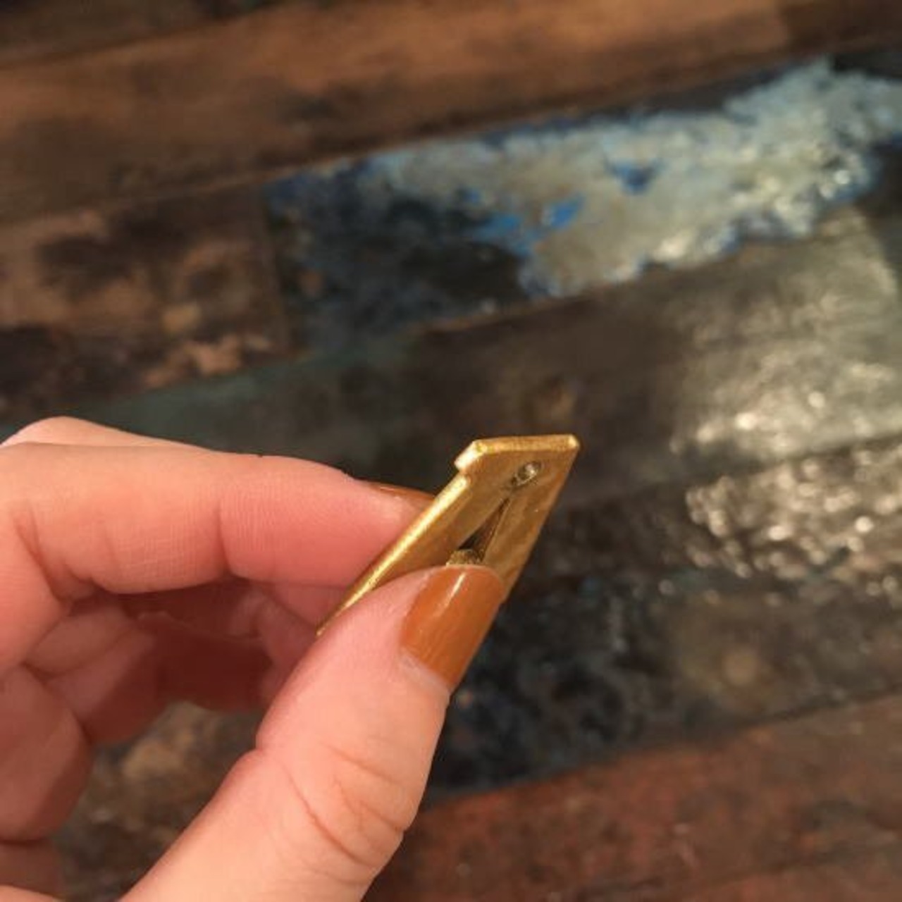 TOPANGA Zakka India Gold Hammered Iron Alphabet Plate S 3cm 　インド　ゴールドハンマーアイアンアルファベットプレート　小　看板　サインプレート　鉄　住所　店舗　表札　メール便　槌目