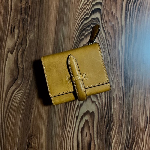 三つ折りベロ財布