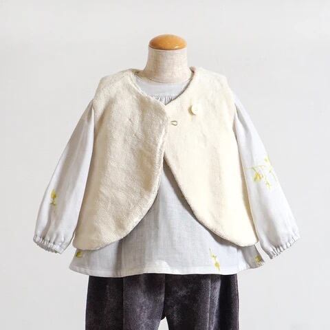 NAOMI ITO(ナオミイトウ) / コットンリバーシブルファーベスト / キナリ / (新生児~90cm)