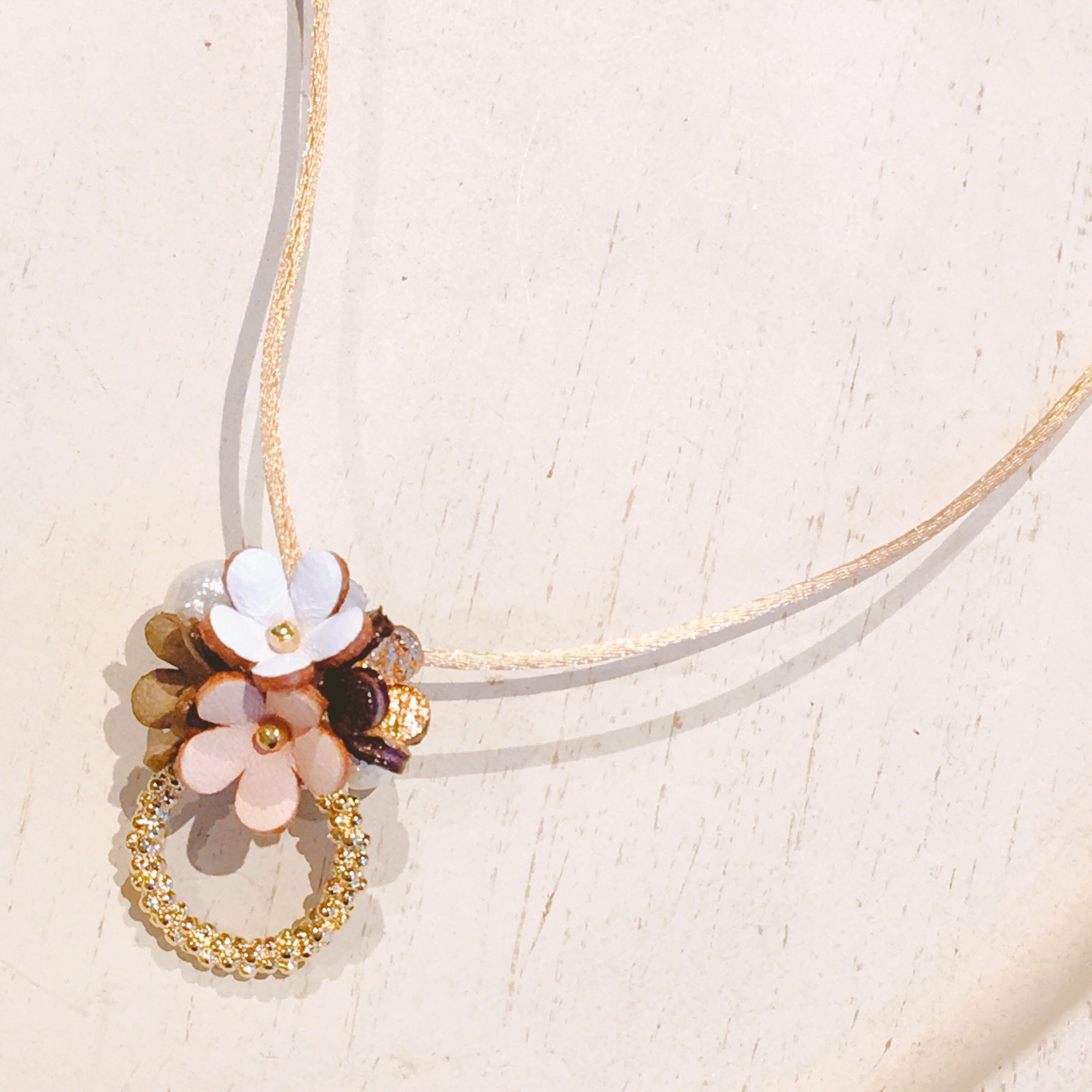 再追加人気商品】ジャスミン花 メガネホルダーネックレス（花色