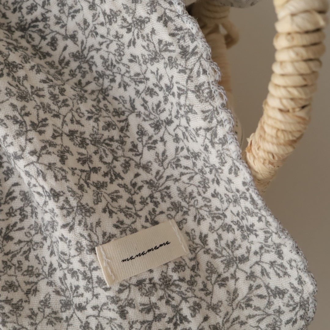 新品タグ付き　ピアリマーマ ベージュ ブランケット 花刺繍付き 即納》 オリジナル 花柄ブランケット | manamama