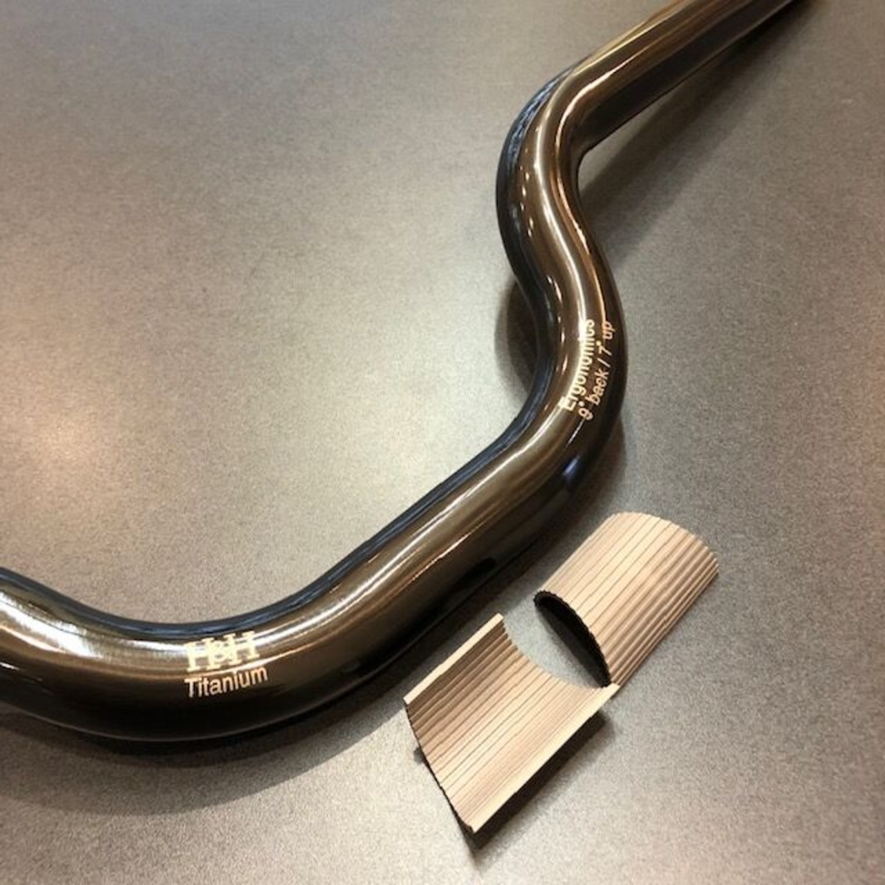 H&H Titanium Ergonomics Midrisebar【ブラックカラー】