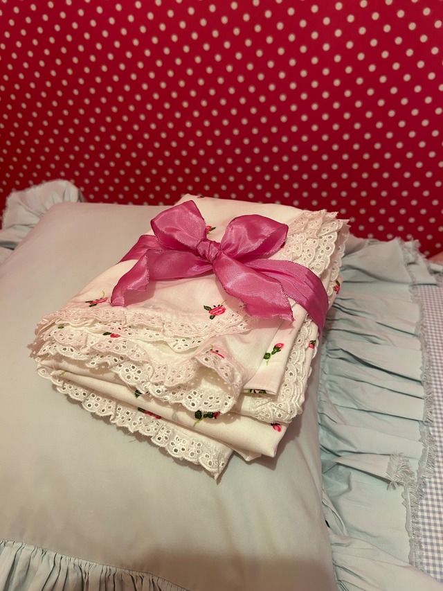 ローズ柄のテーブルクロス　フリル、レース付セット（D）