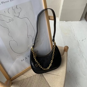 クロコ型押しショルダーバッグ