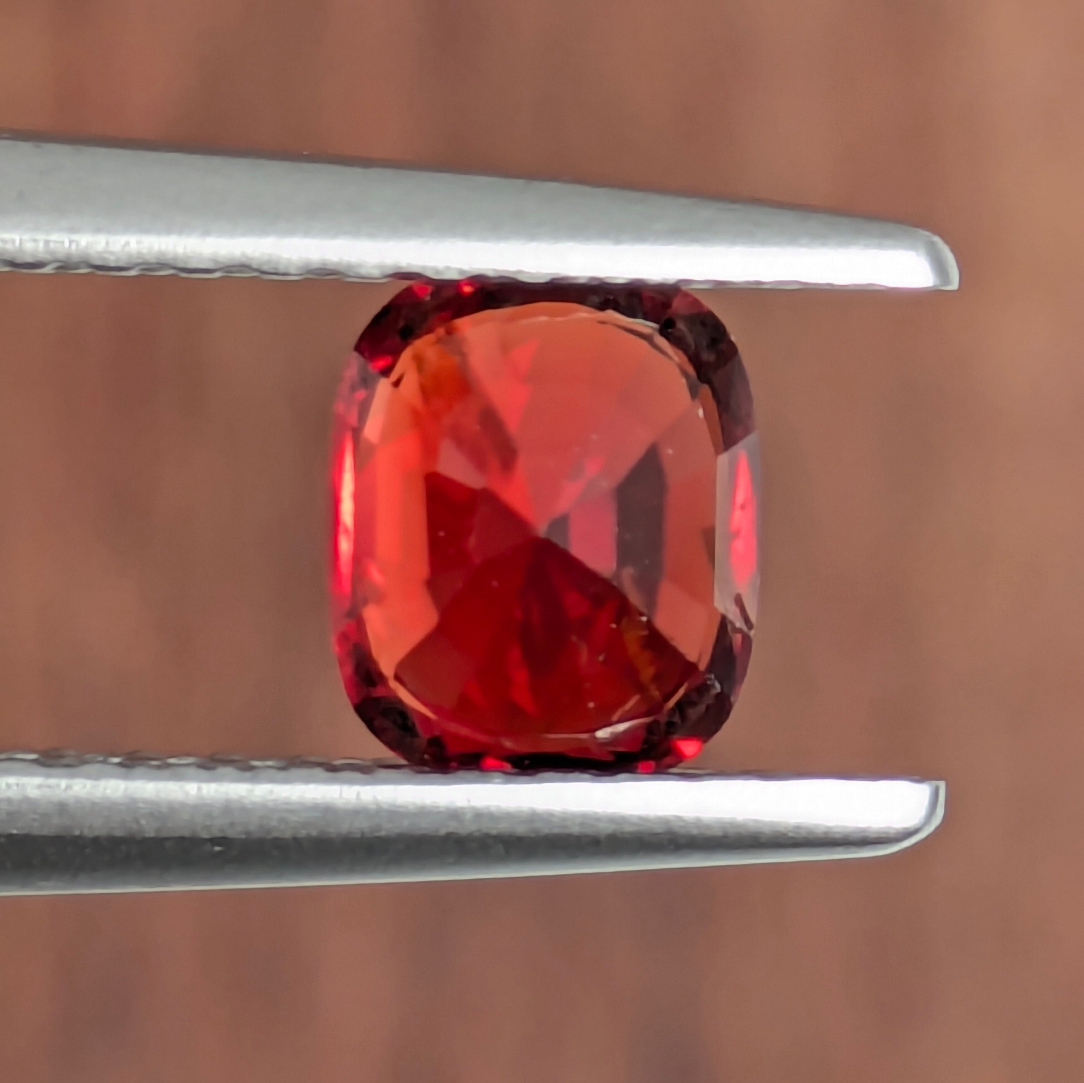 レッドスピネル ルース ミャンマー・モゴック産 【0.63ct】 PRO209171