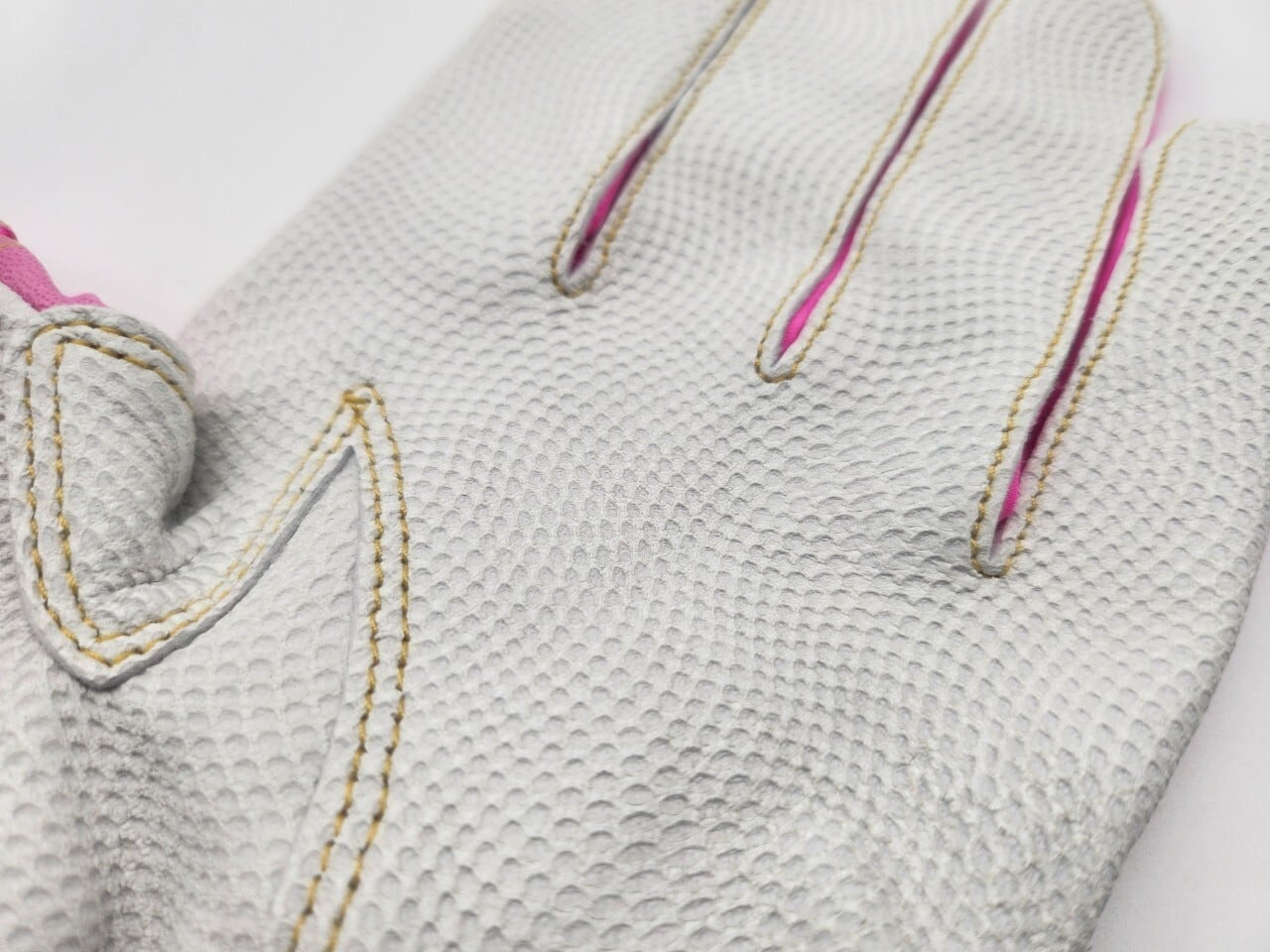 2025年NEWモデル バッティンググラブ ピンク エンボス加工 シングル