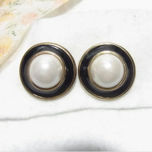 黒・白ラウンドピアス  アクセサリーのセール通販　11071P