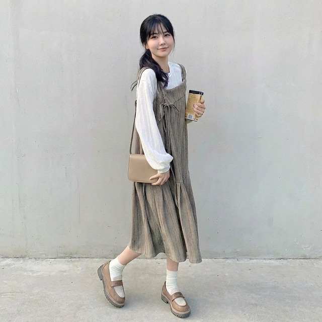 ストラップミモレ丈ギャザーサスペンダーセットアップワンピース　【001864】