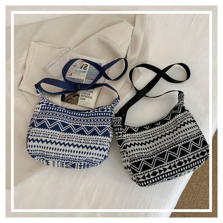 ALBOVEミルキーウェイ　ペイズリー柄クロスショルダーブラ　ネイビー Mサイズ一覧｜ヨガ＆パフォーマンスウェアのALBOVE(アルヴォーブ)