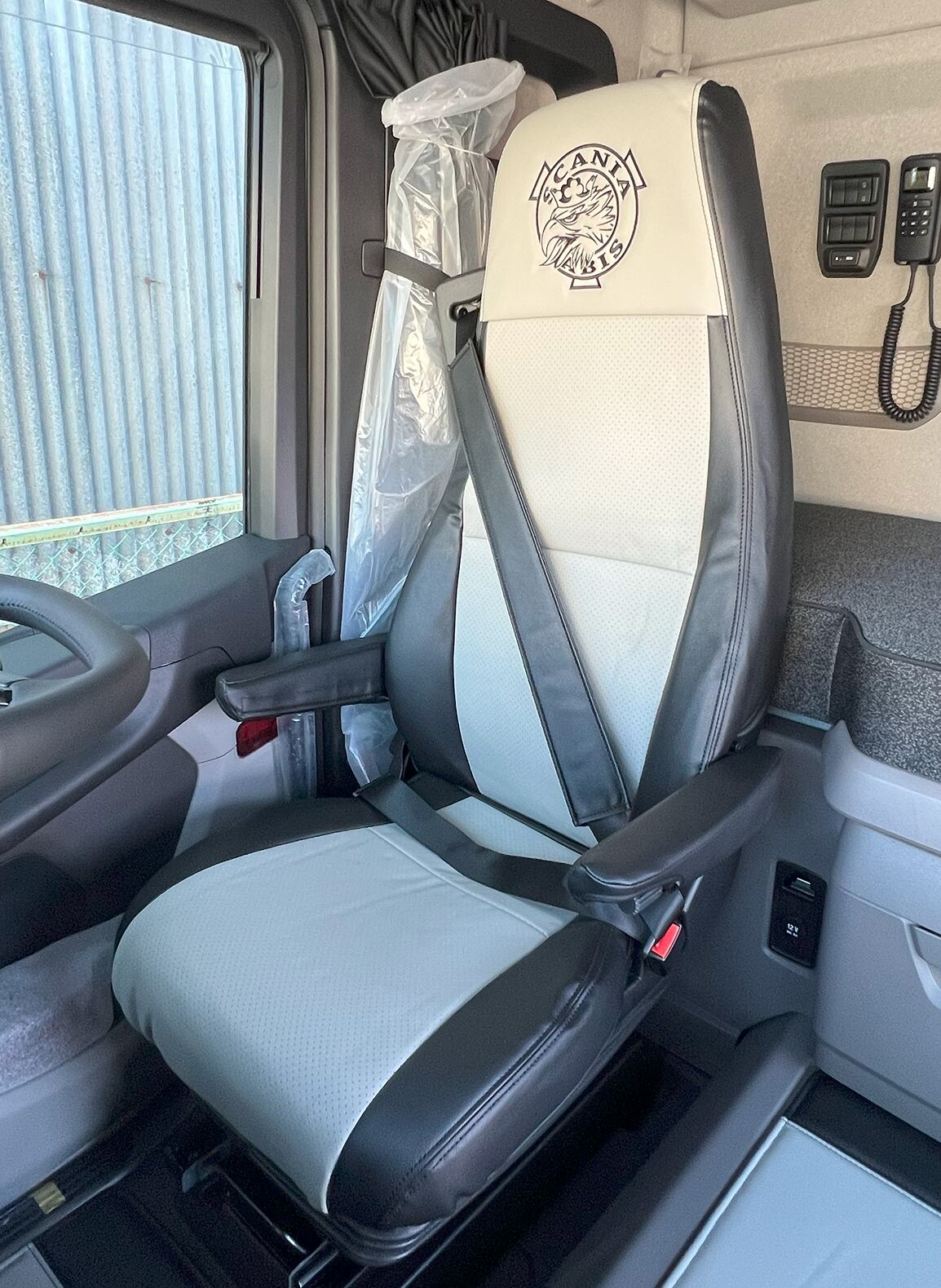ハイエース シートカバー 新品 高級シートカバー テールランプ ヘッド 