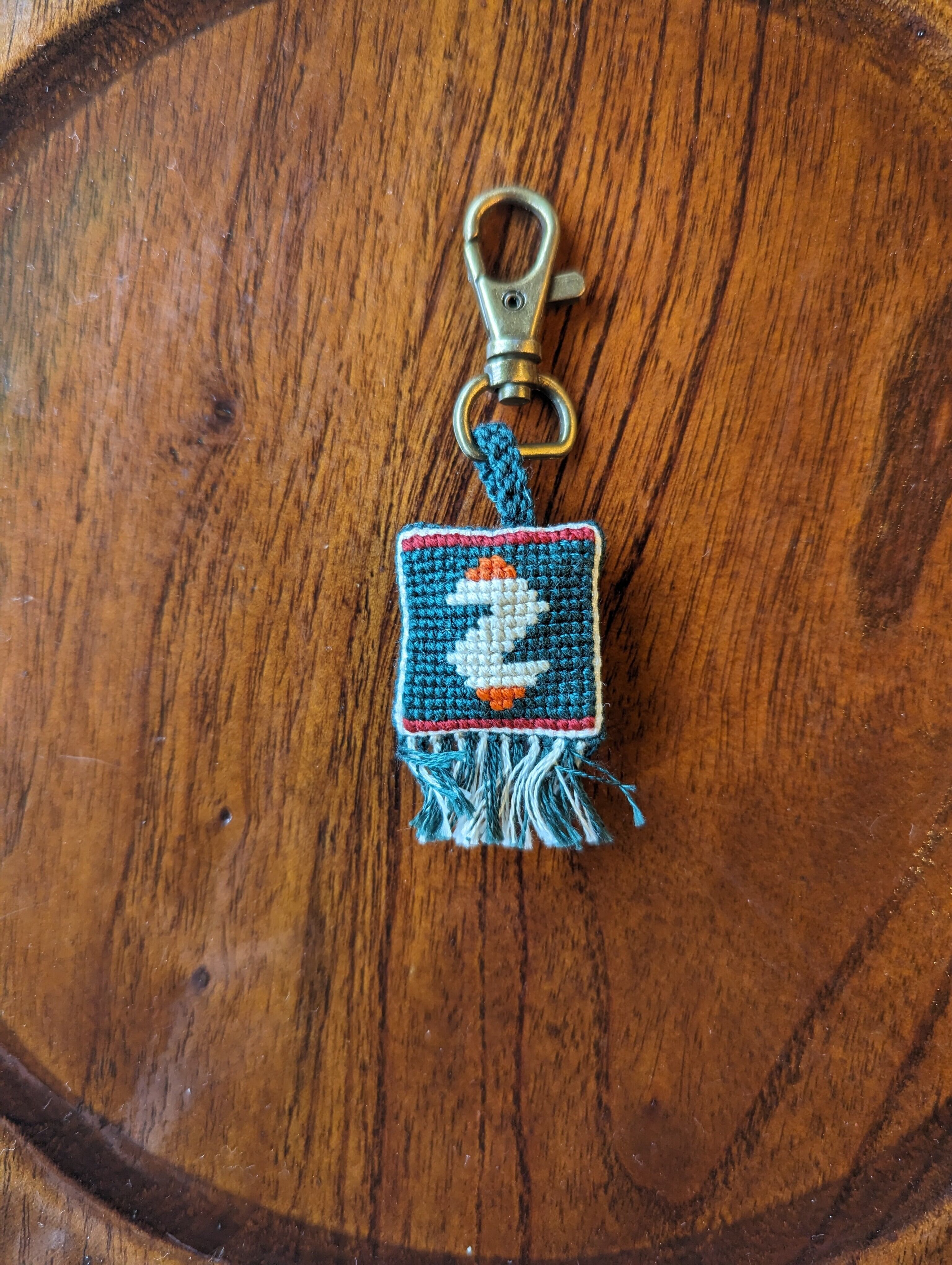 手刺繍existence キリム柄マースお守り