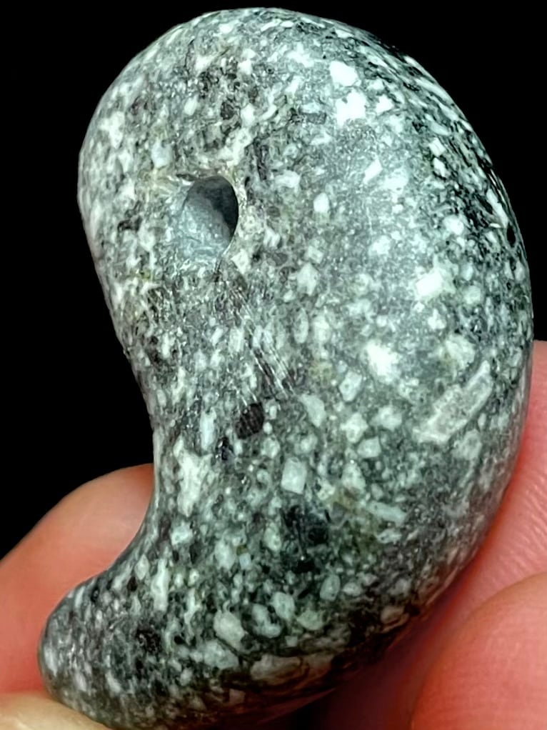 1) 霊石「遠野の石」勾玉L(ハンドメイド) | レムリアの太陽