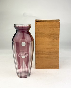 ヴィンテージ雑貨 紫被せカットガラス 花瓶（木箱付き）