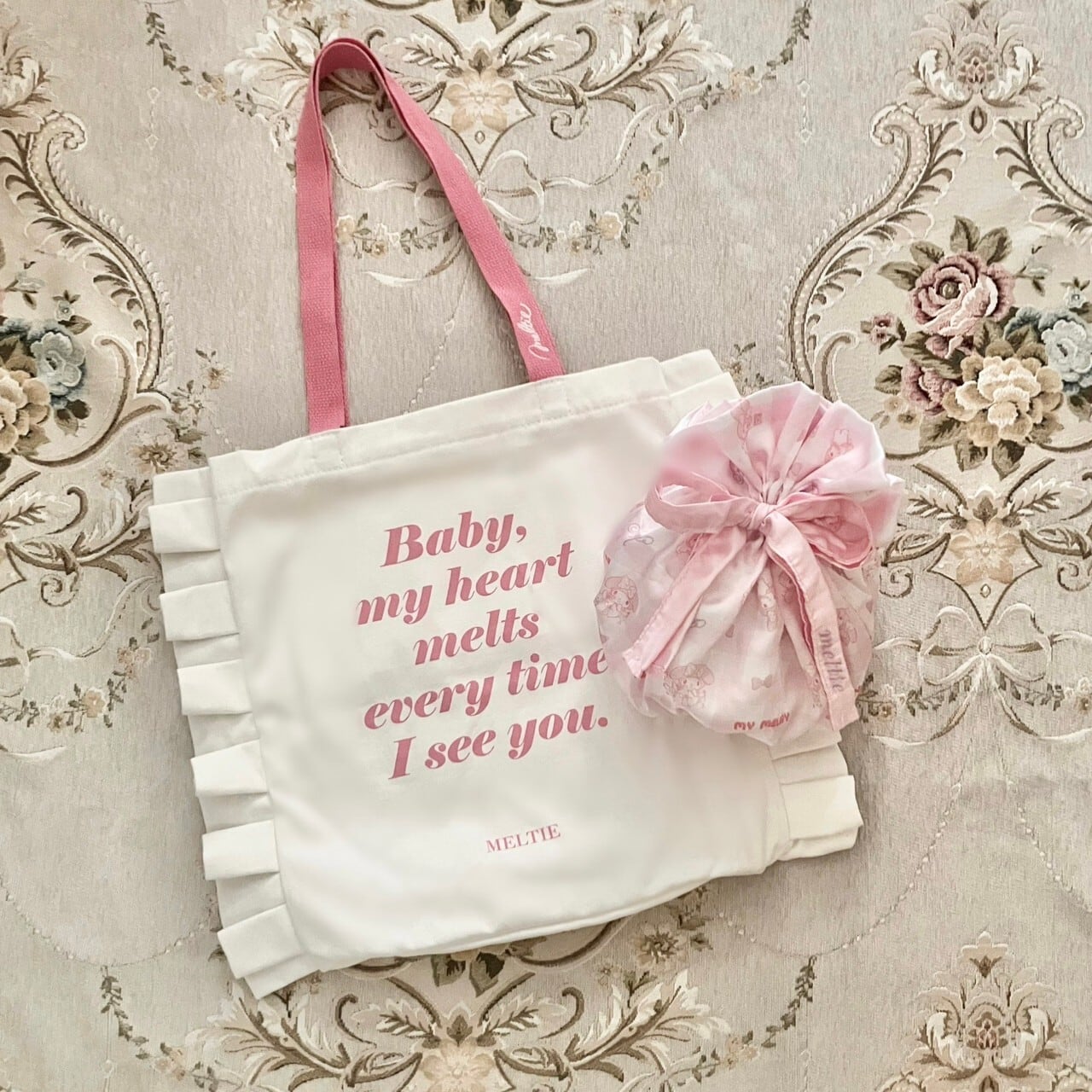 meltie×Sanrio characters satin pouch