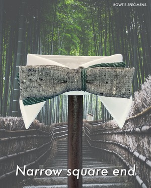 ナロー・スクエアエンド (グレー紬&グリーンストライプ) 作り結び型〈蝶ネクタイ 柄 和柄 シルク 絹〉