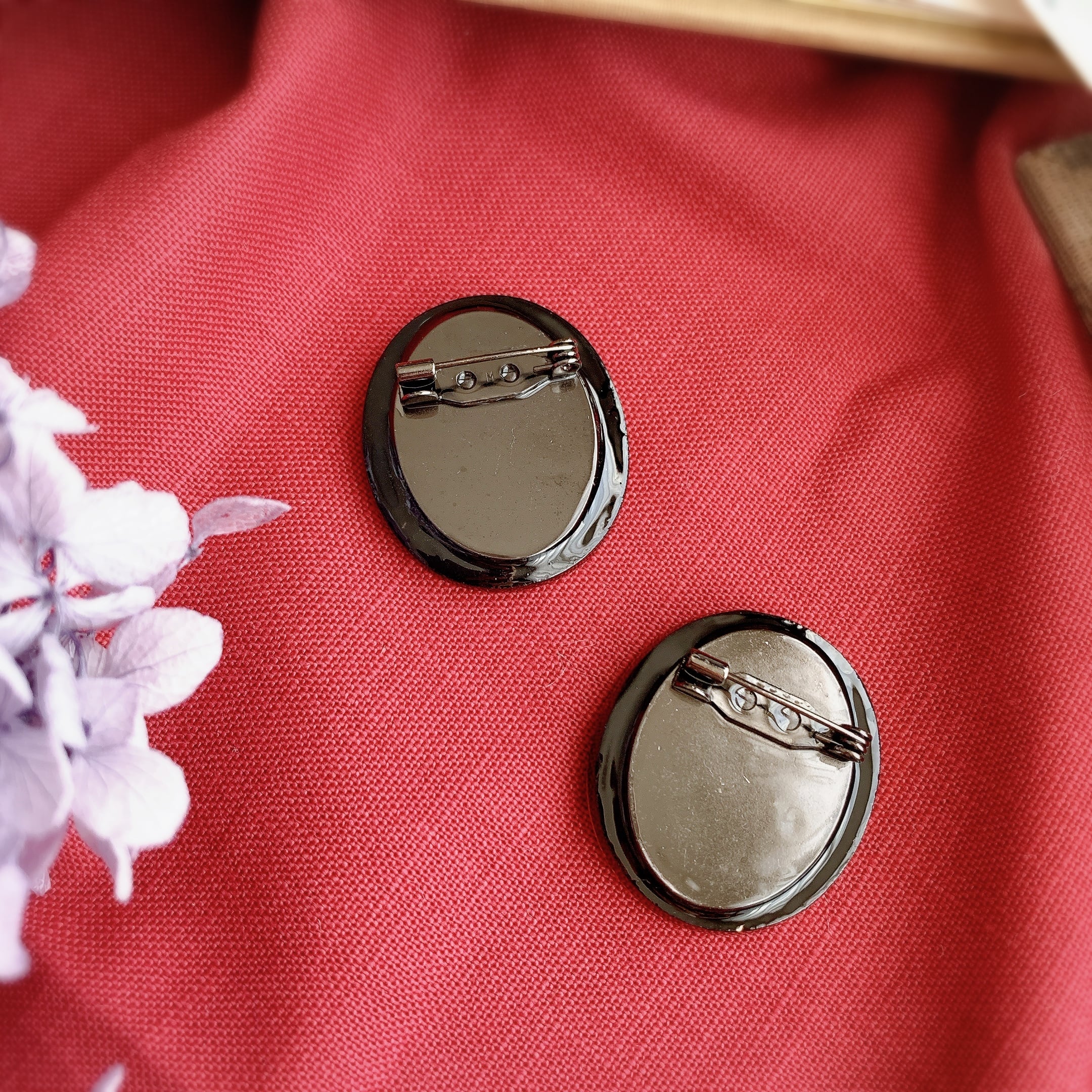 サファイアの夜明け】チェコガラスのブローチ / ブルー チューリップ