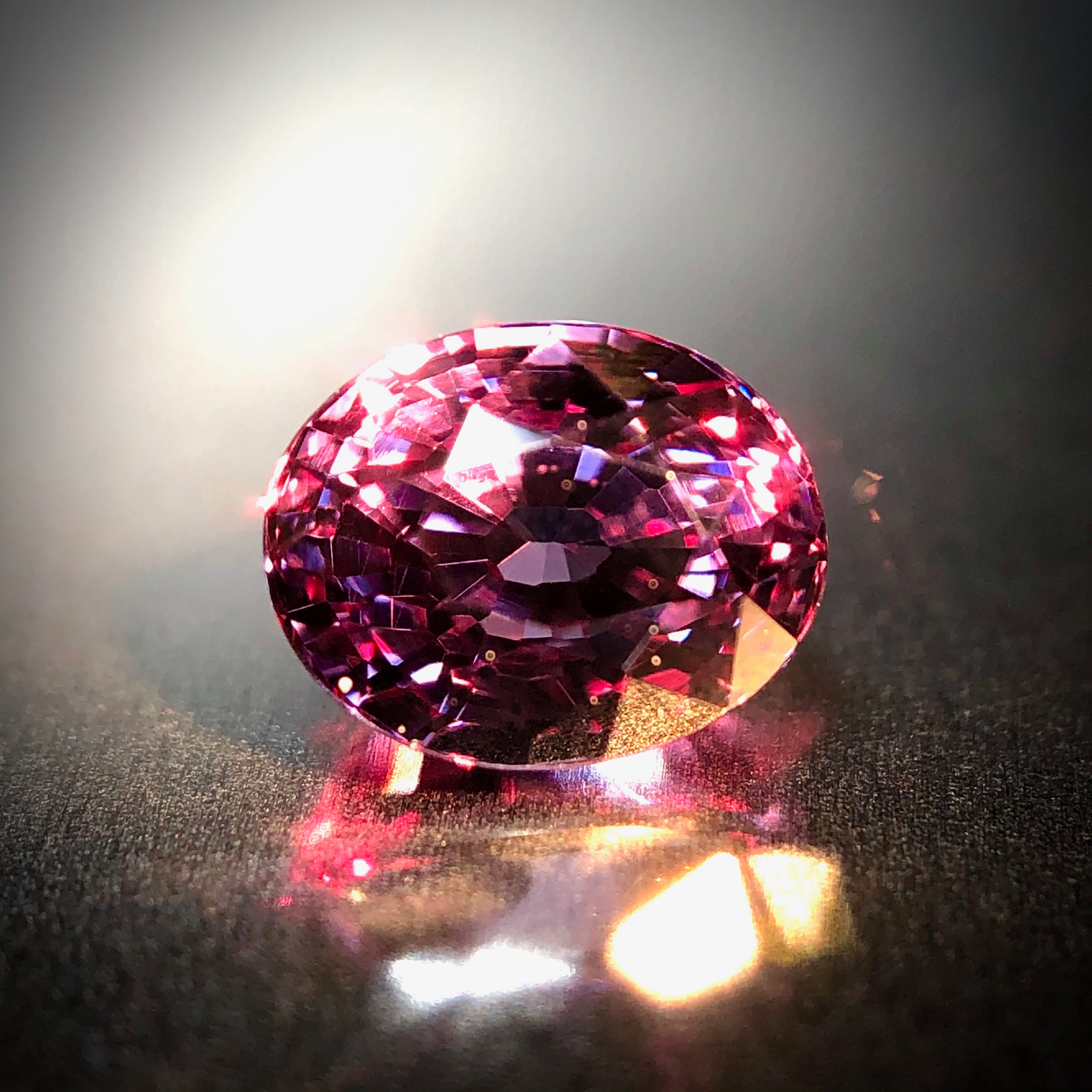 ドラマティックな色彩変化 1.07ct 天然 カラーチェンジガーネット