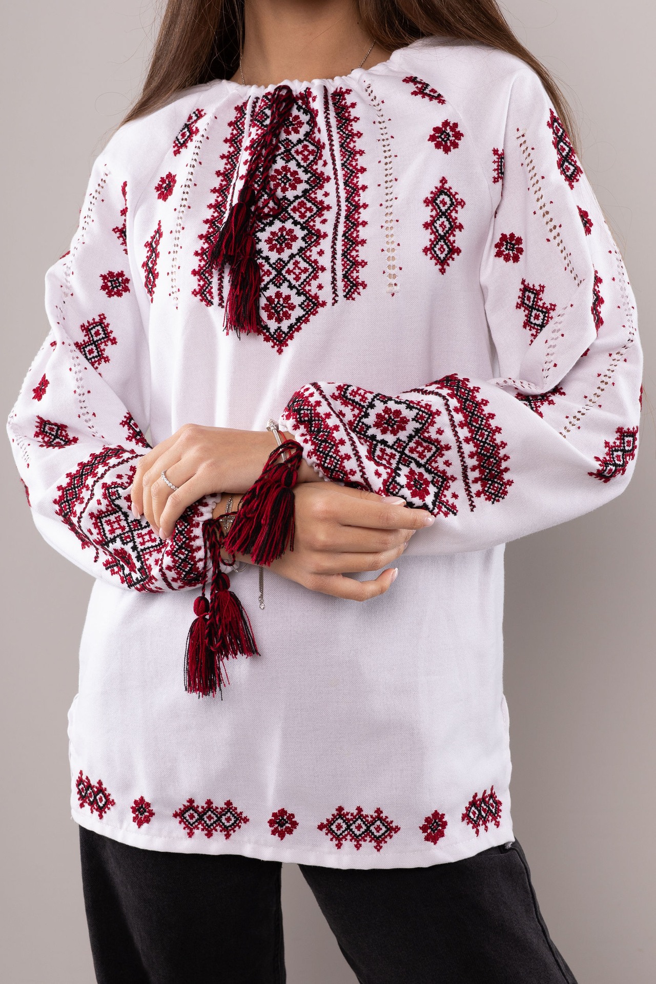 ウクライナ刺繍ヴィシヴァンカ・クラシック　ドニプロ　手刺繍　麻　レディース・フリーサイズ - 3