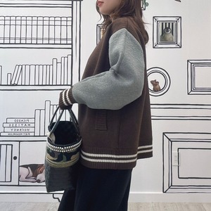 ディニテコリエ　バックロゴニットブルゾン