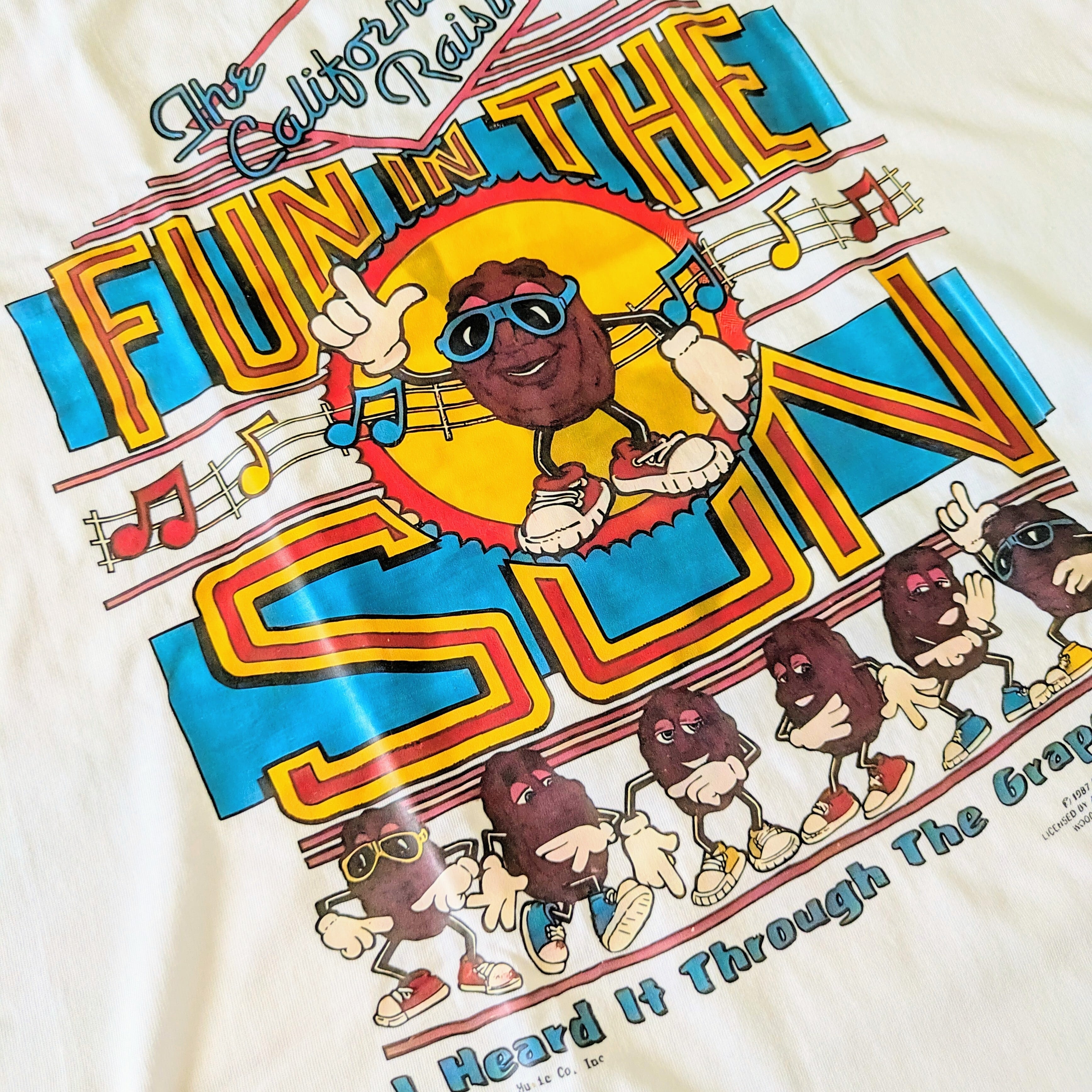 【 California Raisins（ カリフォルニアレーズン ）】『 FUN IN THE SUN』/ Tシャツ〚アメリカン雑貨 アメトイ〛