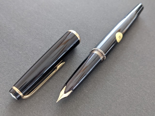 '60s　モンブラン Ｎｏ ３２　MONTBLANC No 32　（極細字）　14K　　　　　02388