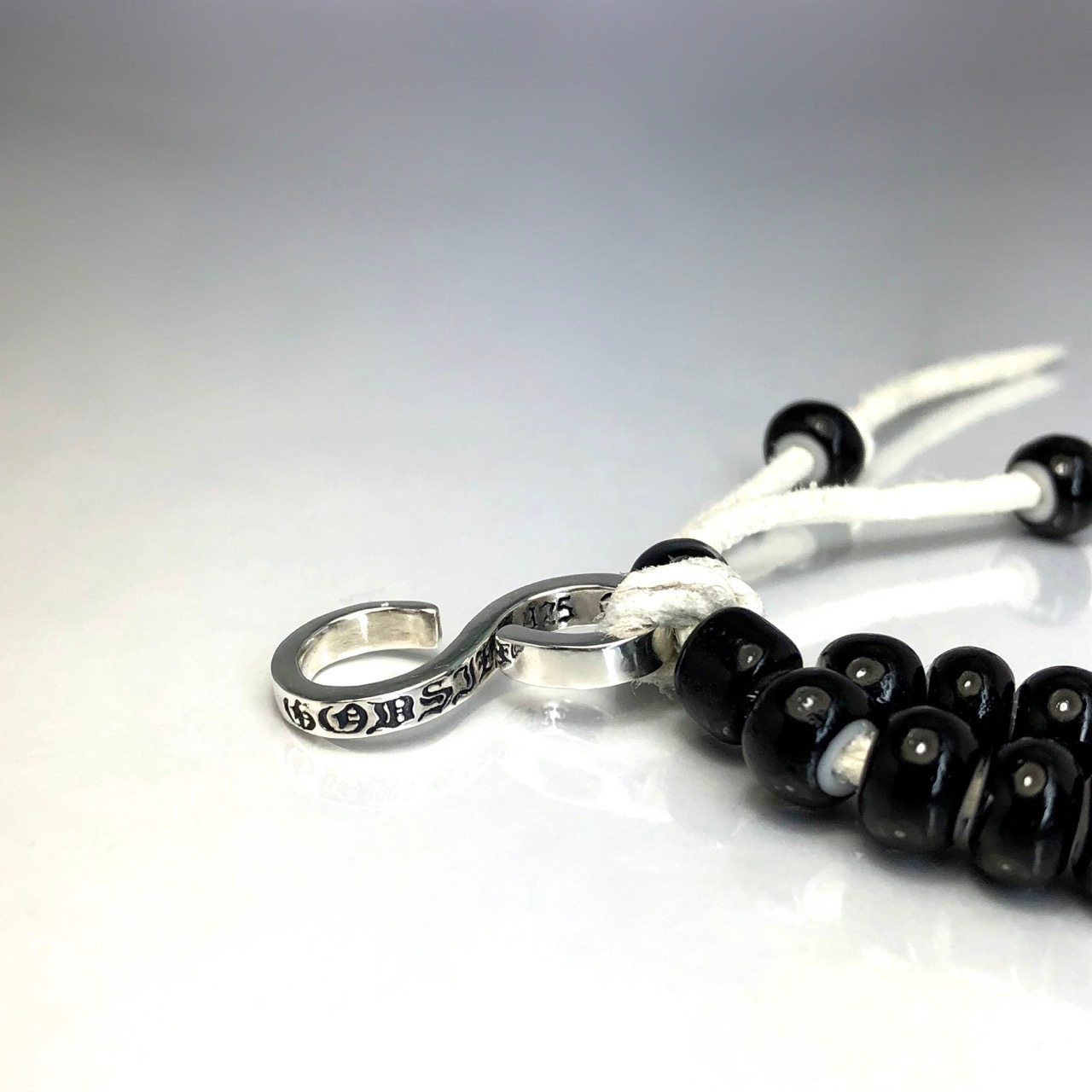 LEATHER BRACELET WHITE HEART BEADS [BLACK] / レザーブレスレット ホワイトハート・ブラック