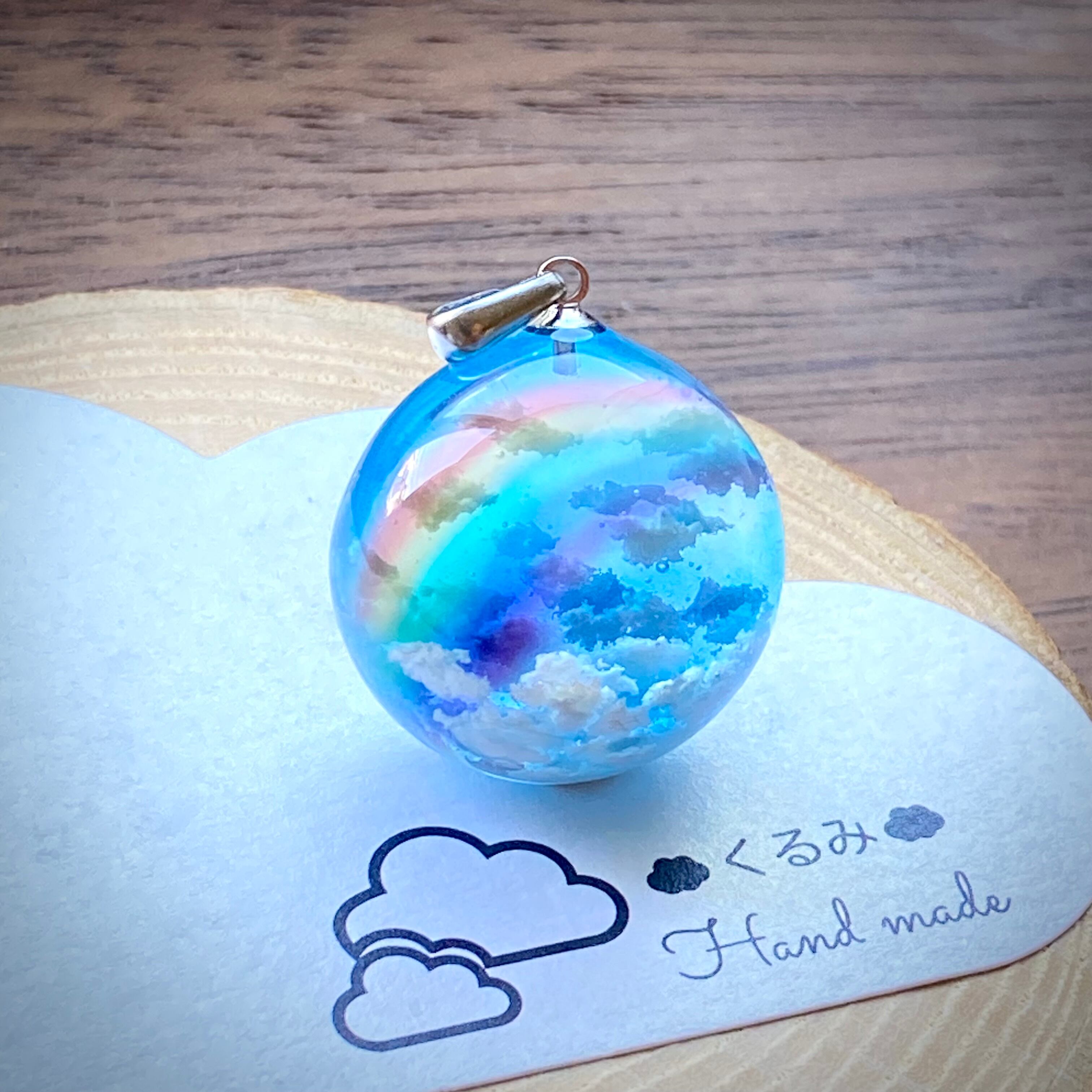 半球の雲レジン 青空にかかる虹 バチカン付 B