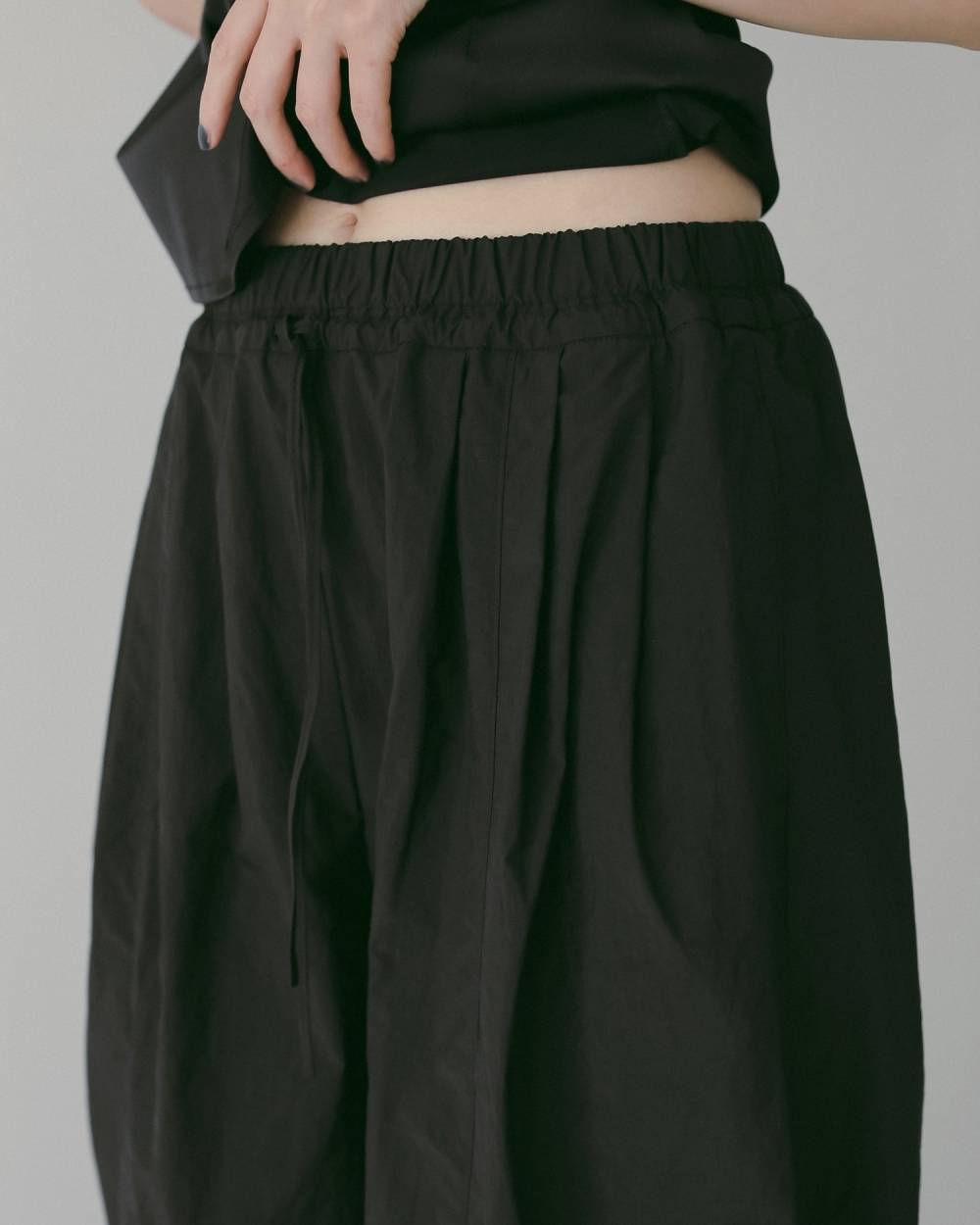 anuke(アンヌーク) Volumetuck Cocoon Pants | サウスオレンジ｜メンズ