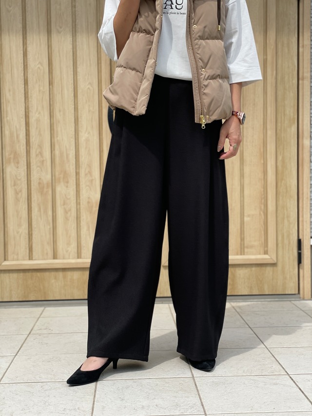 タック入りワイドパンツ