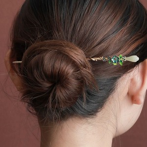 ハクモクレンのかんざし - 伝統を大切にしつつ、現代的な感性を取り入れた　K199