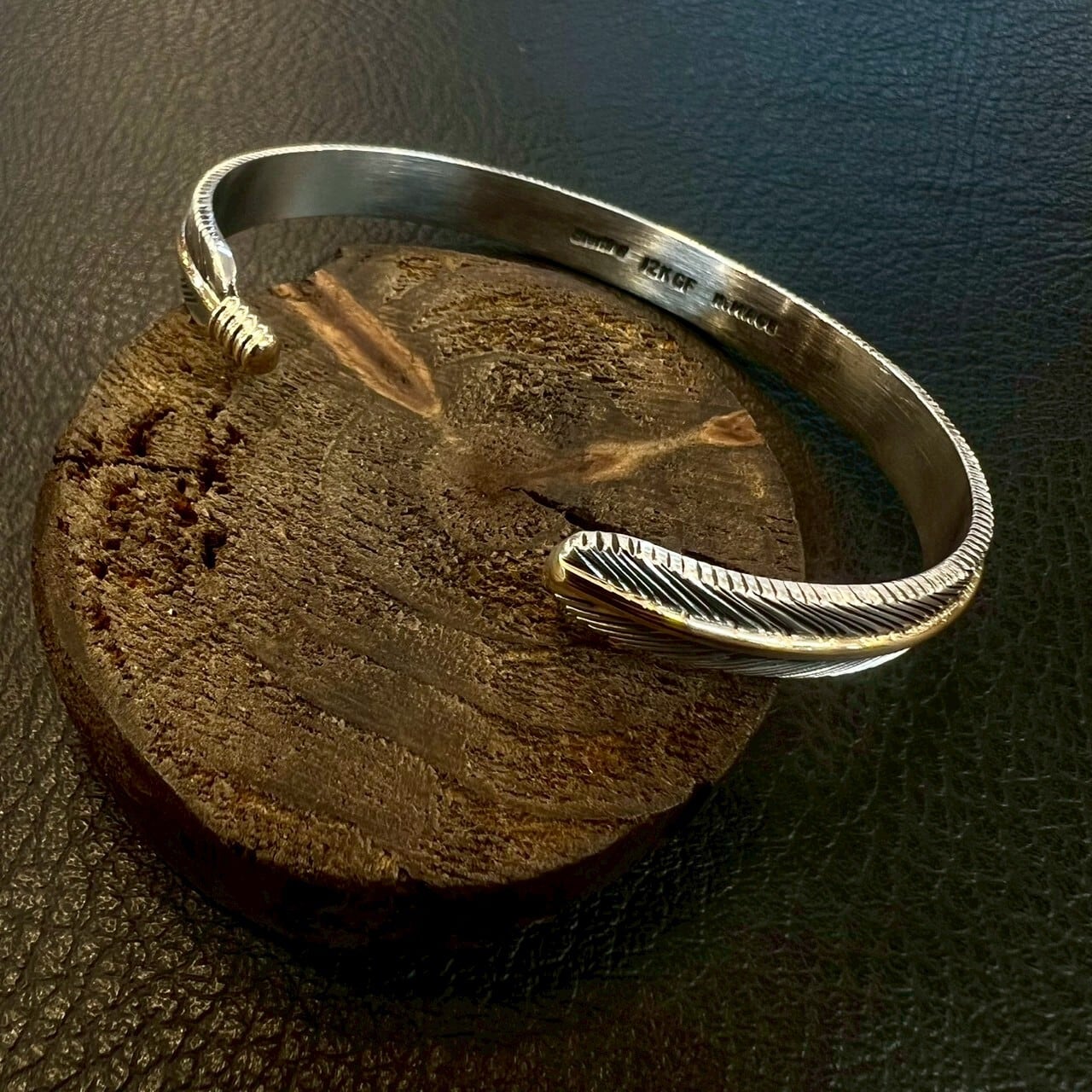 ハーヴィーメイス（Harvey Mace）フェザーバングル12Kgfコンビ7ミリ幅