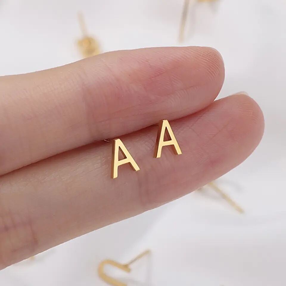 金アレ対応 simple alphabet pierce(0415)