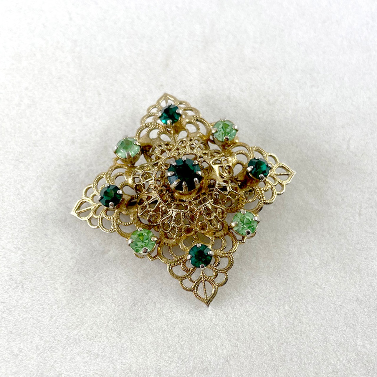 ブローチ　ヴィンテージ　透かし細工　色ガラス 17acf2