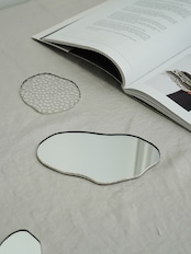 【OUTLET】PUDDLE GLASS PLATE / S / W85×H95 / 凹凸POLKA DOT