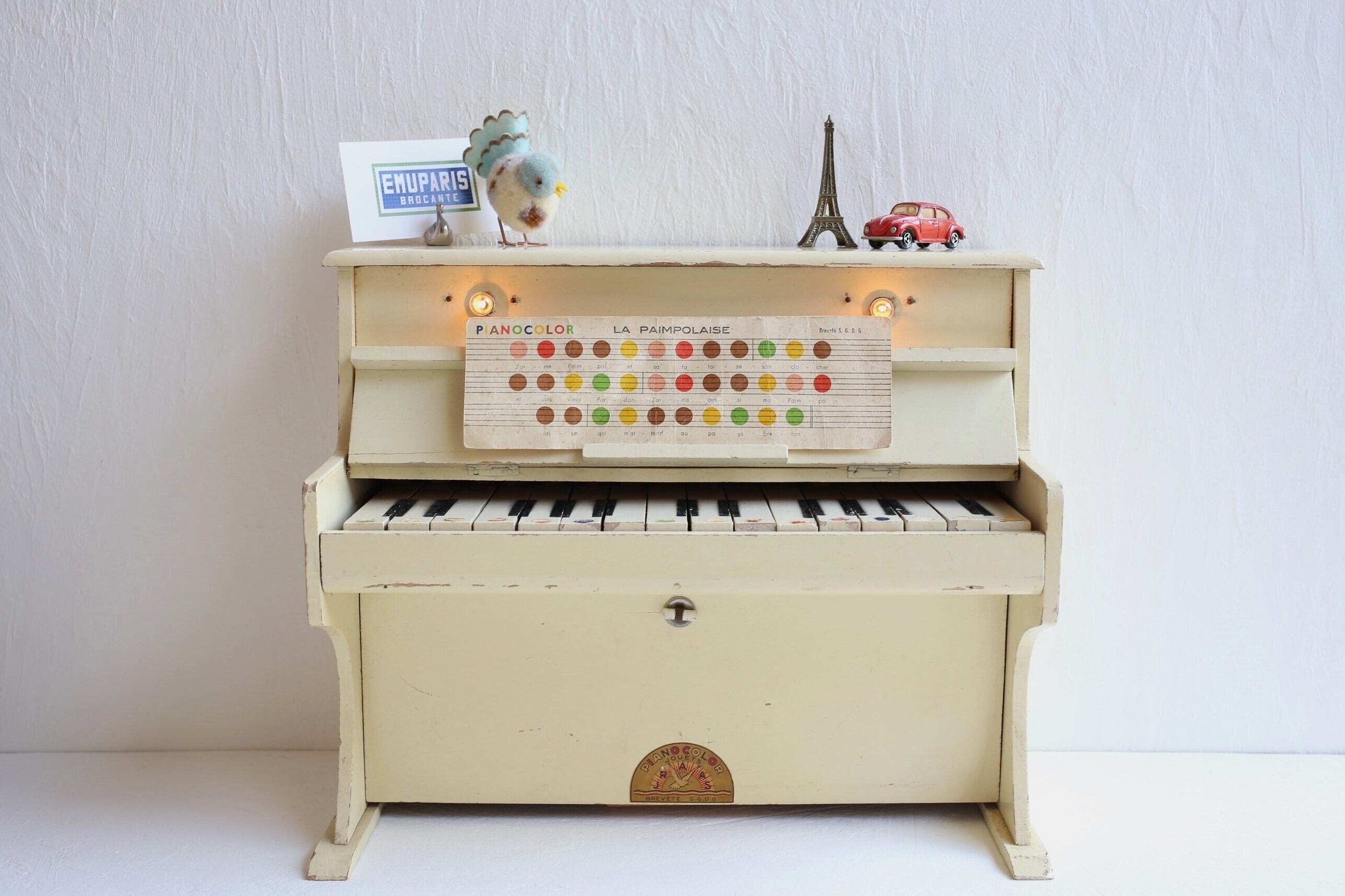 フランス アンティーク ヴィンテージ 木製トイピアノ 『PIANOCOLOR JRAAS』ライト付き N-04009