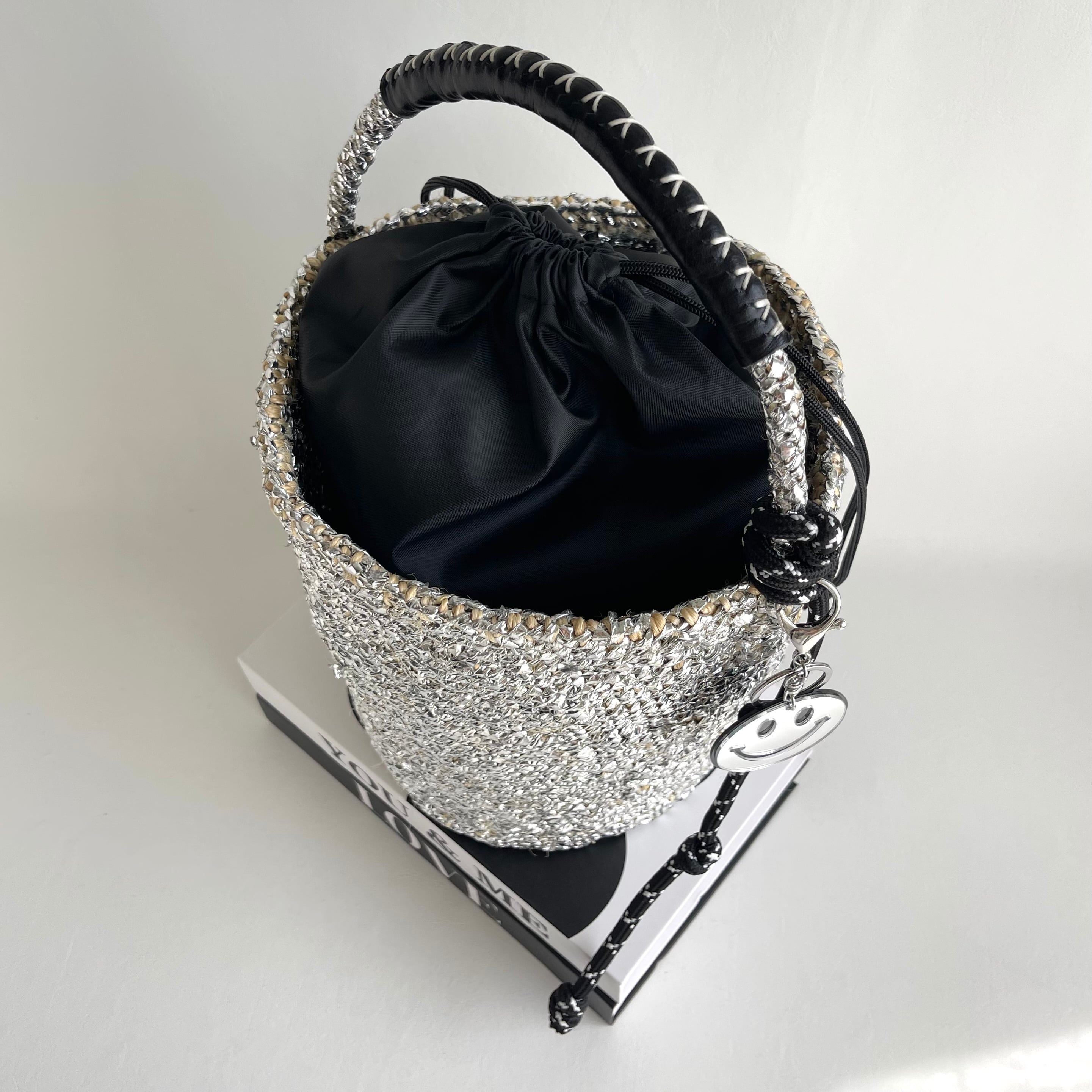 OVAL Kago-Bag / WIDE SIZE / スマイルチャーム&巾着ポーチ付 | meong OVAL Kago-Bag / WIDE SIZE / スマイルチャーム&巾着ポーチ付 | meong