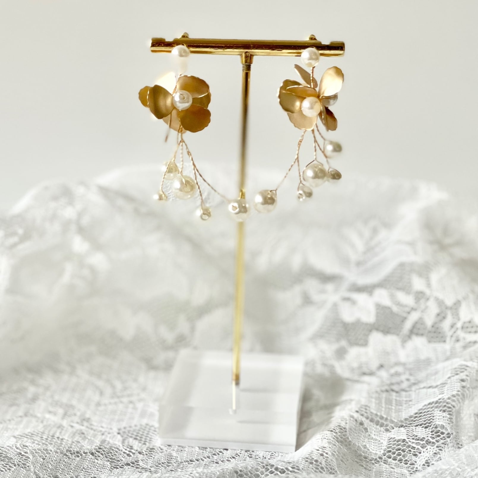 E-130 ウェディング アクセサリー【小枝 メタルフラワー パール ピアス】ブライダル