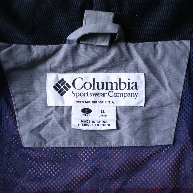 "Columbia" 3-tone good coloring over silhouette mountain jacket